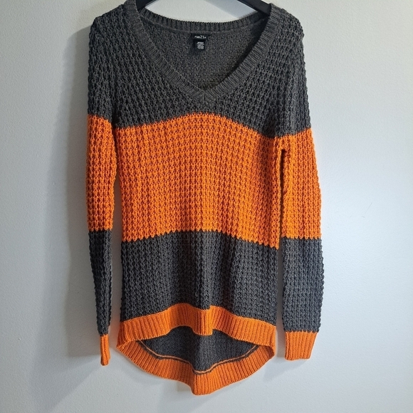 RUE 21 Knit Sweater Size Medium - Picture 1 of 7